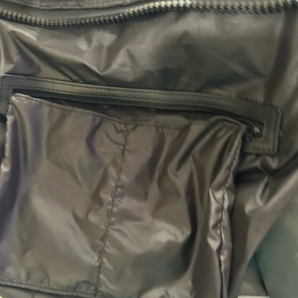 Elegant Black Quilted Shoulder Bag - Picture 8 of 8